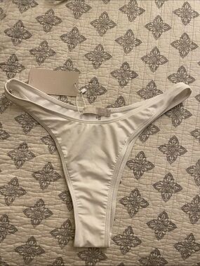 Mus era White Bikini Bottom - MuseRa Tag